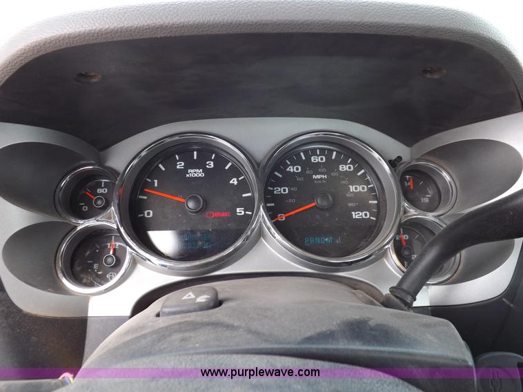 image for item I8335 2008 Chevrolet Silverado 3500HD pickup truck cab and chassis