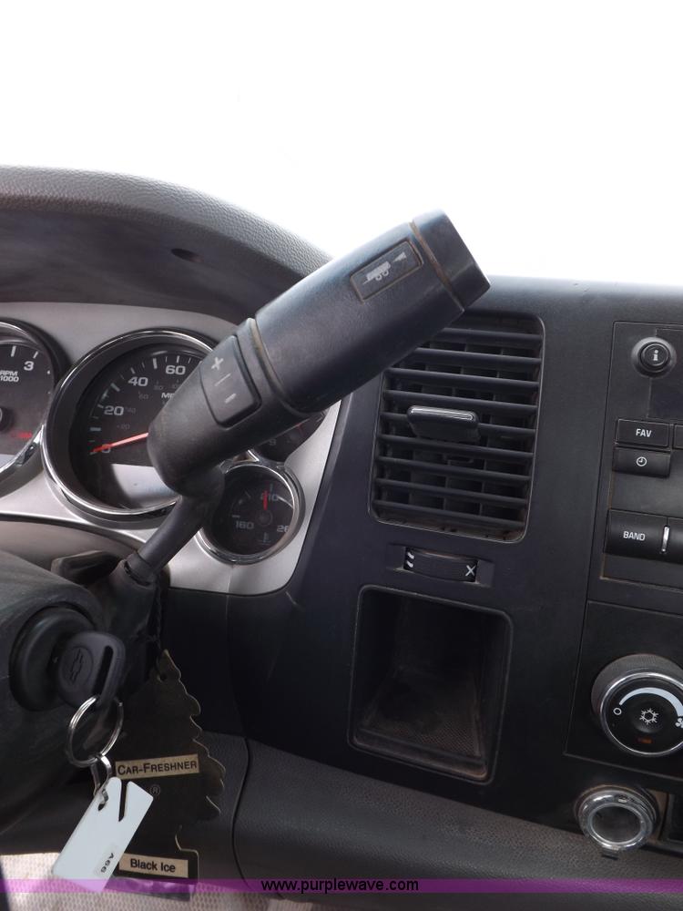 image for item I8335 2008 Chevrolet Silverado 3500HD pickup truck cab and chassis