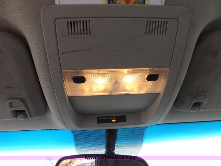 image for item I8335 2008 Chevrolet Silverado 3500HD pickup truck cab and chassis