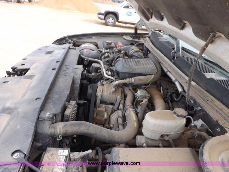image for item I8335 2008 Chevrolet Silverado 3500HD pickup truck cab and chassis