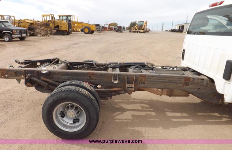 image for item I8335 2008 Chevrolet Silverado 3500HD pickup truck cab and chassis