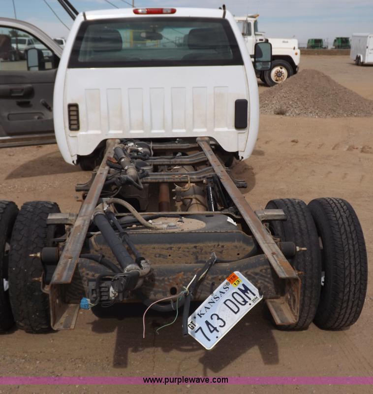 image for item I8335 2008 Chevrolet Silverado 3500HD pickup truck cab and chassis