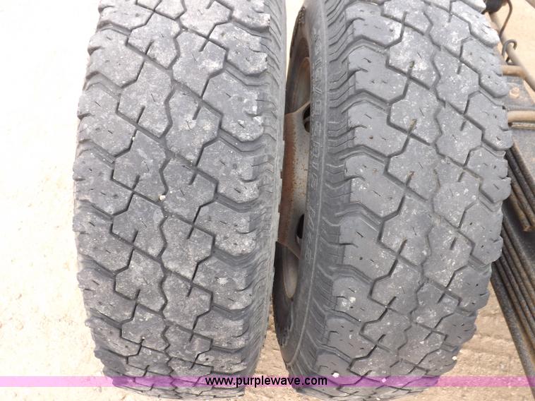 image for item I8335 2008 Chevrolet Silverado 3500HD pickup truck cab and chassis