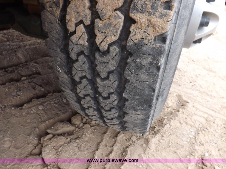 image for item I8335 2008 Chevrolet Silverado 3500HD pickup truck cab and chassis