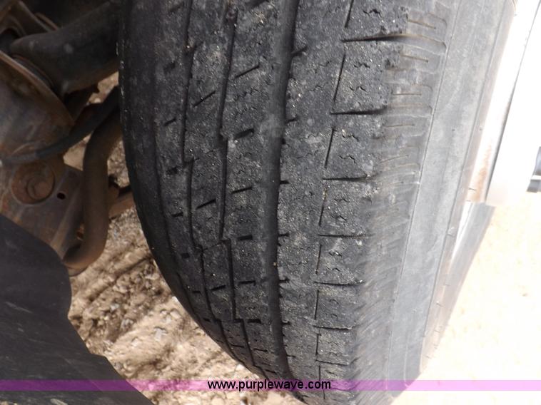 image for item I8335 2008 Chevrolet Silverado 3500HD pickup truck cab and chassis