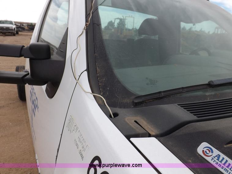 image for item I8335 2008 Chevrolet Silverado 3500HD pickup truck cab and chassis