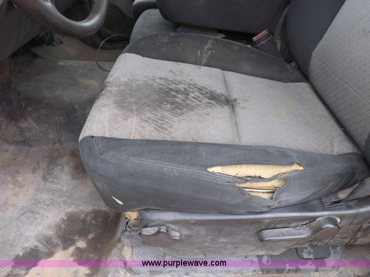 image for item I8335 2008 Chevrolet Silverado 3500HD pickup truck cab and chassis