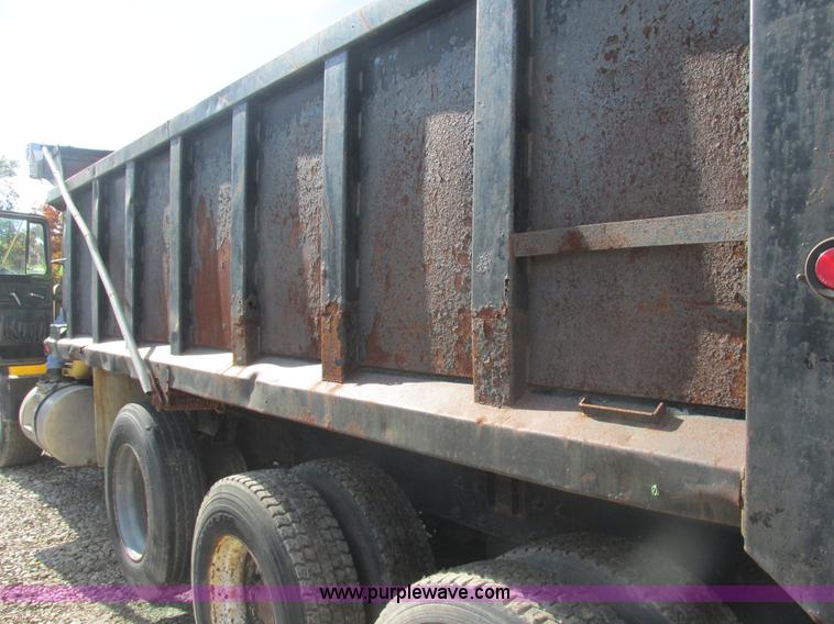 image for item AN9146 1994 Mack RD690S dump truck