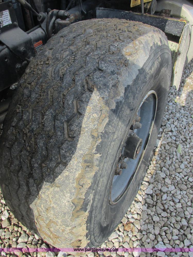 image for item AN9146 1994 Mack RD690S dump truck