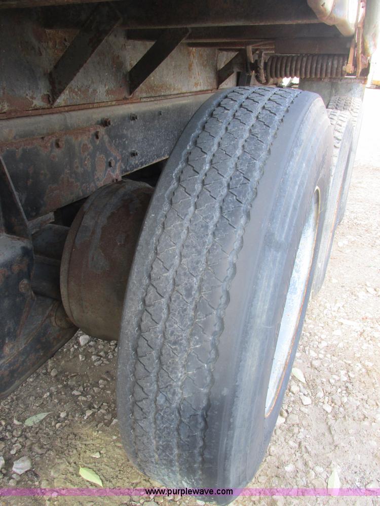 image for item AN9146 1994 Mack RD690S dump truck