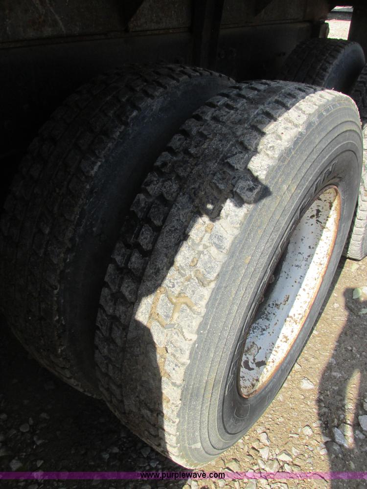 image for item AN9146 1994 Mack RD690S dump truck