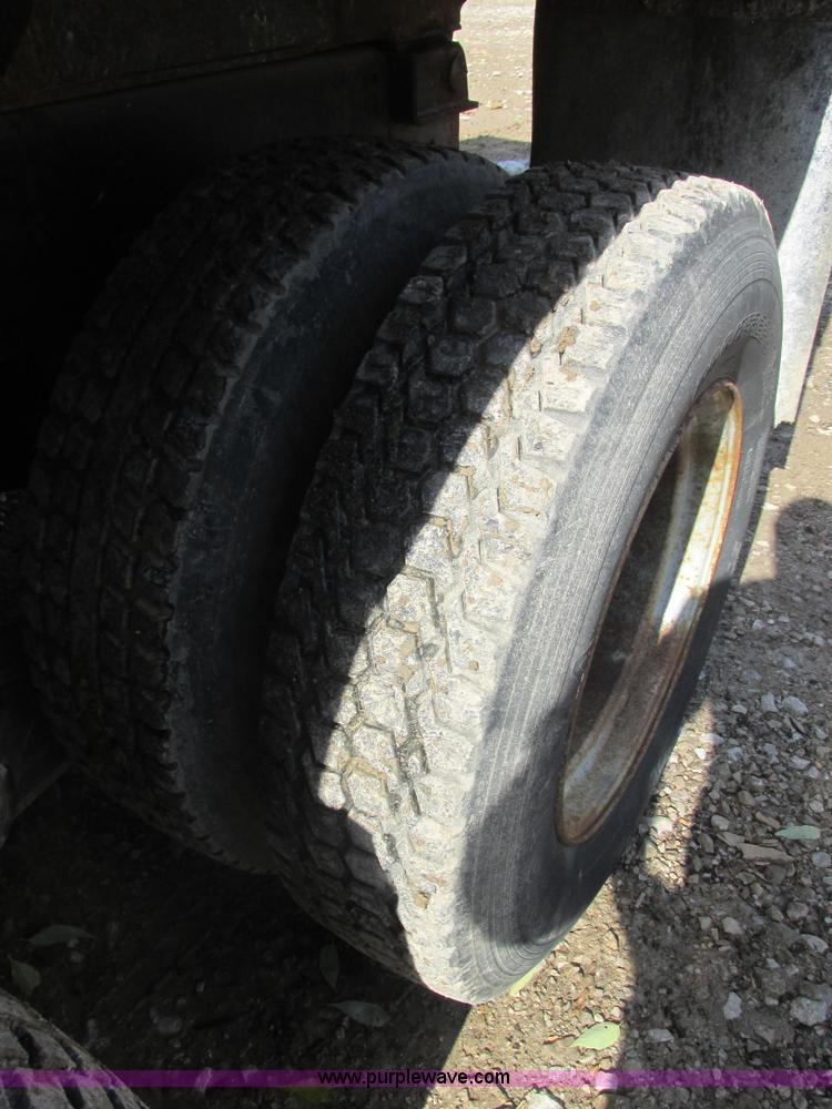 image for item AN9146 1994 Mack RD690S dump truck