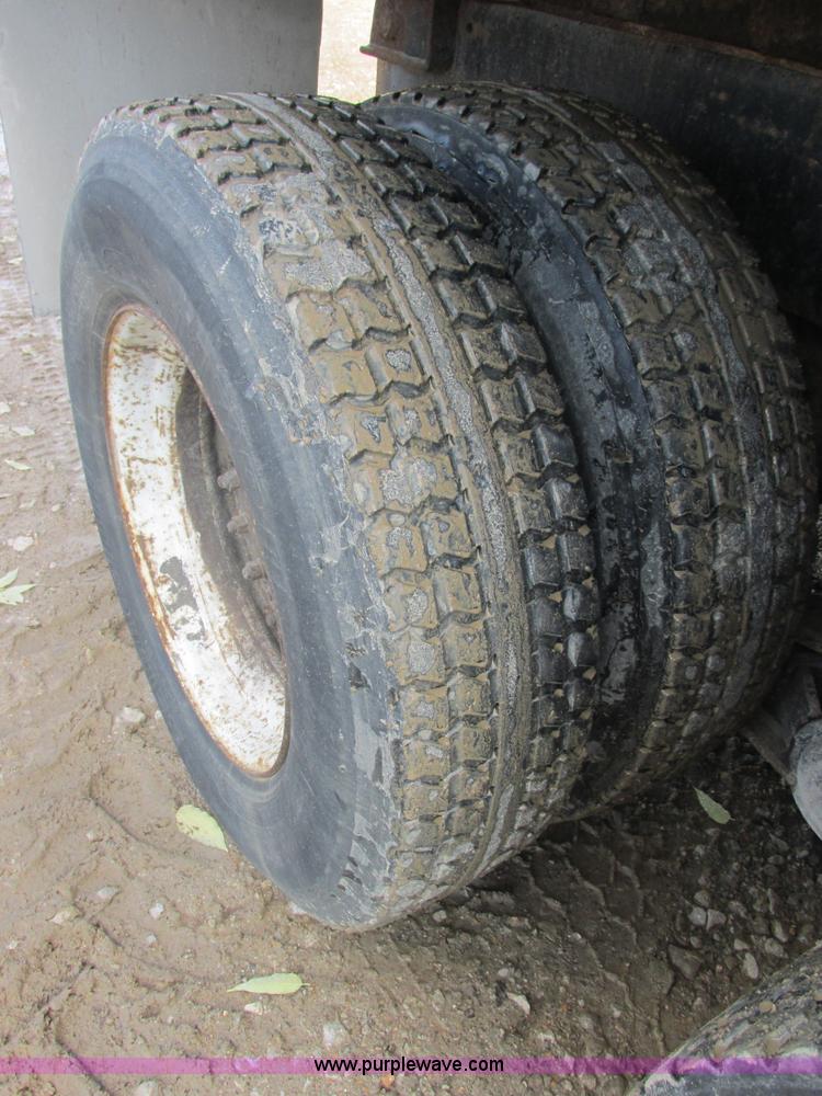 image for item AN9146 1994 Mack RD690S dump truck