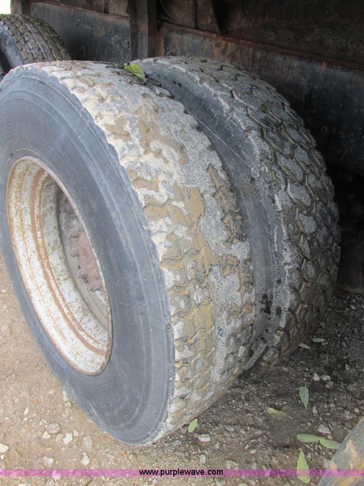 image for item AN9146 1994 Mack RD690S dump truck