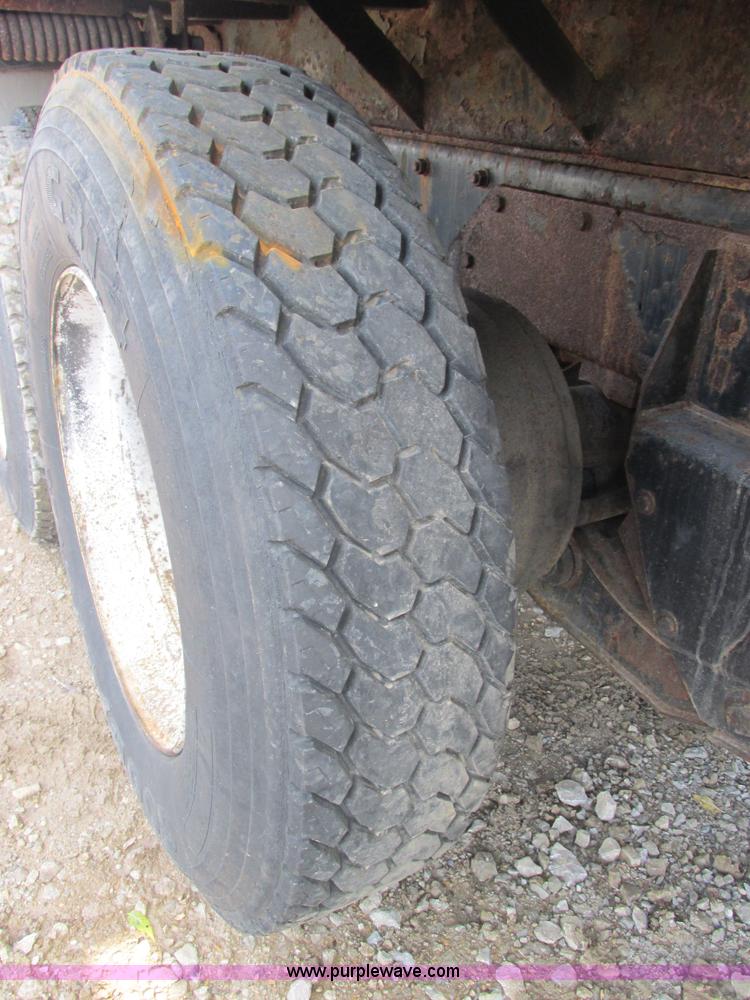 image for item AN9146 1994 Mack RD690S dump truck