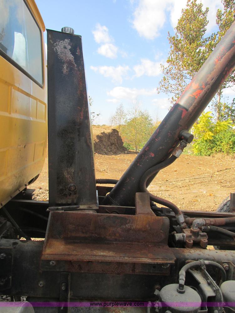 image for item AN9146 1994 Mack RD690S dump truck