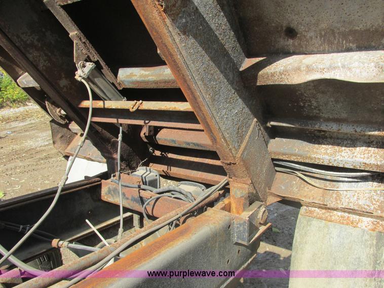 image for item AN9146 1994 Mack RD690S dump truck