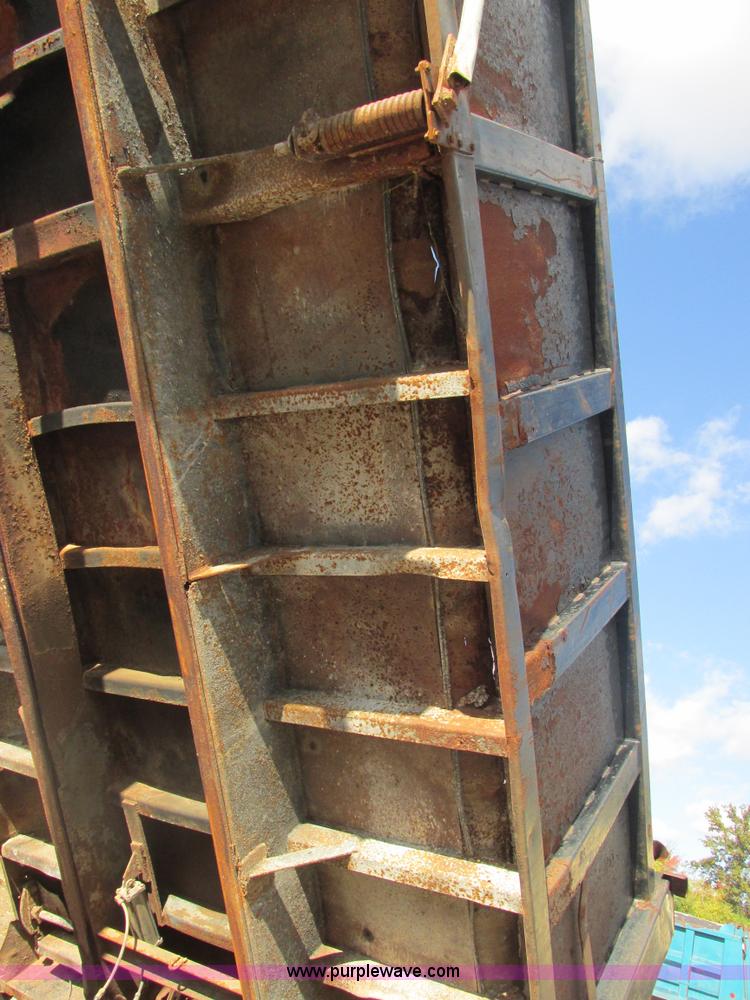 image for item AN9146 1994 Mack RD690S dump truck