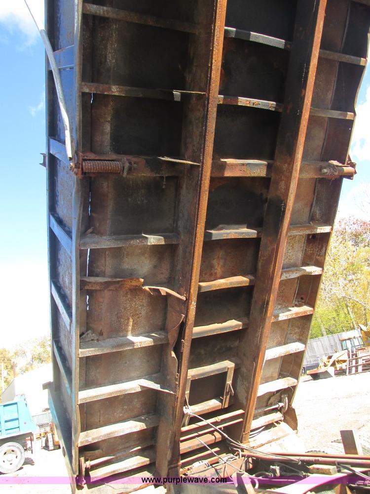 image for item AN9146 1994 Mack RD690S dump truck