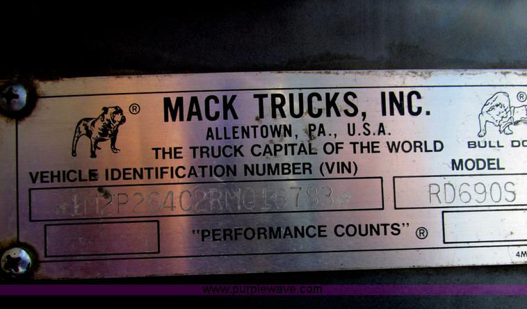 image for item AN9146 1994 Mack RD690S dump truck