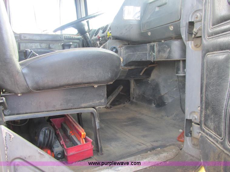 image for item AN9146 1994 Mack RD690S dump truck