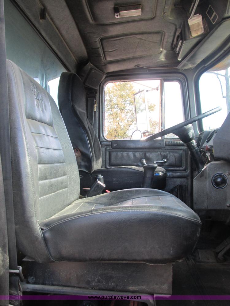 image for item AN9146 1994 Mack RD690S dump truck