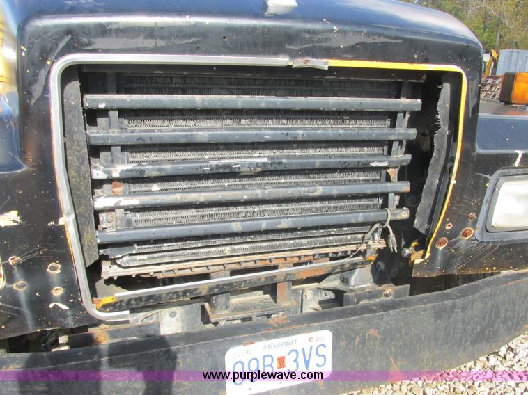 image for item AN9146 1994 Mack RD690S dump truck