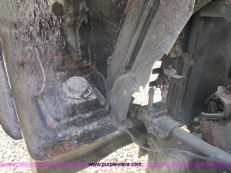 image for item AN9146 1994 Mack RD690S dump truck