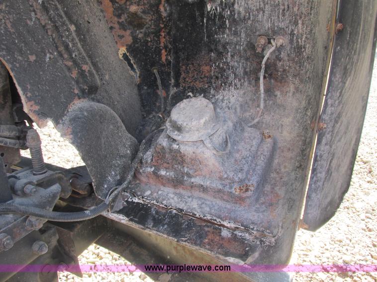 image for item AN9146 1994 Mack RD690S dump truck