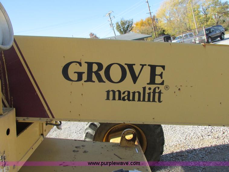 image for item F5376 Grove MZ66B boom lift