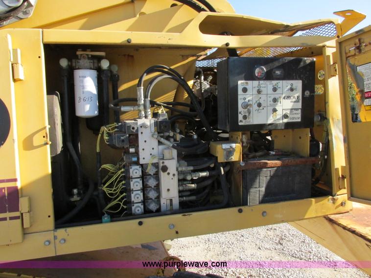 image for item F5376 Grove MZ66B boom lift