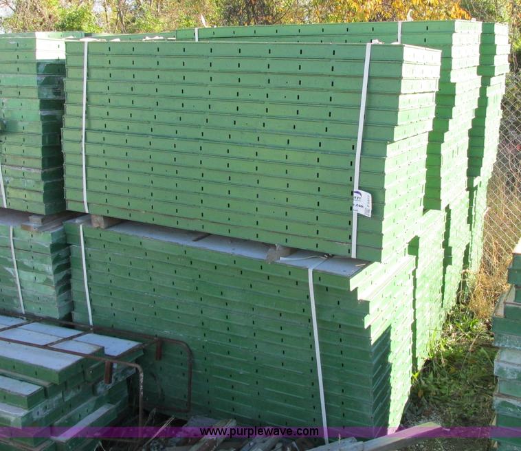 image for item F5377 (126) 6' x 24" mod-u-forms for concrete walls