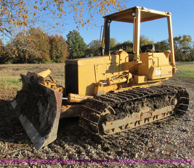 image for item F5379 1987 Komatsu D31P-17 dozer