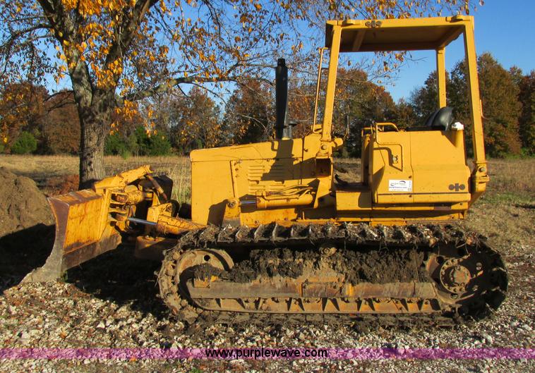 image for item F5379 1987 Komatsu D31P-17 dozer