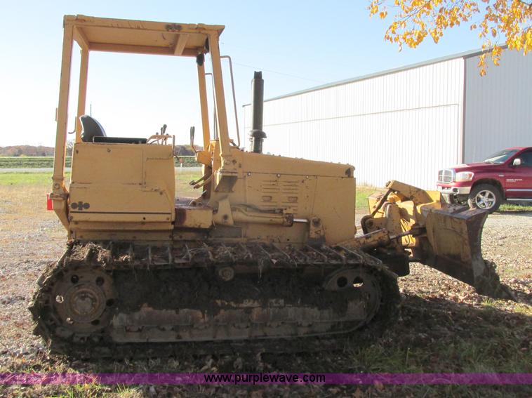image for item F5379 1987 Komatsu D31P-17 dozer
