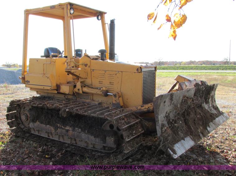 image for item F5379 1987 Komatsu D31P-17 dozer
