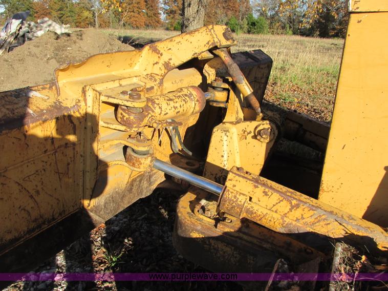 image for item F5379 1987 Komatsu D31P-17 dozer