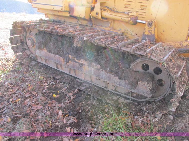 image for item F5379 1987 Komatsu D31P-17 dozer