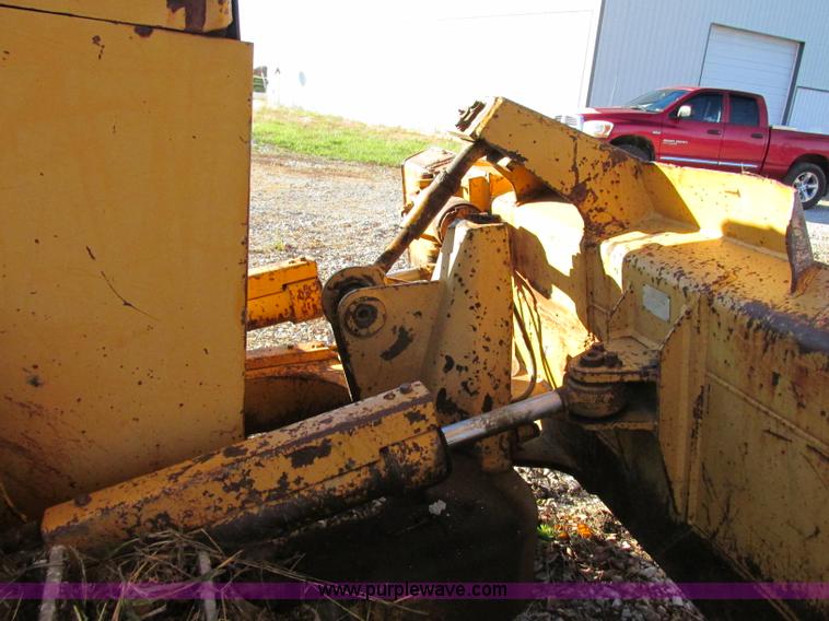 image for item F5379 1987 Komatsu D31P-17 dozer