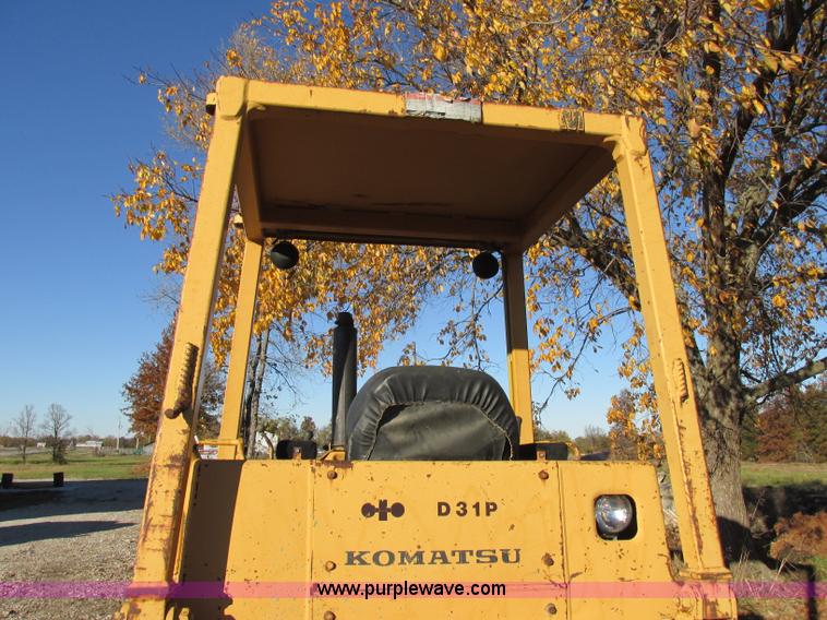 image for item F5379 1987 Komatsu D31P-17 dozer