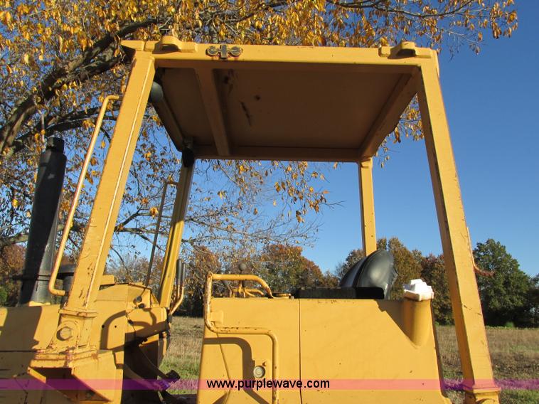 image for item F5379 1987 Komatsu D31P-17 dozer