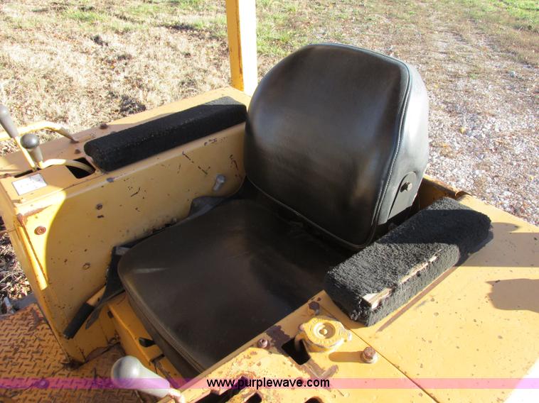 image for item F5379 1987 Komatsu D31P-17 dozer