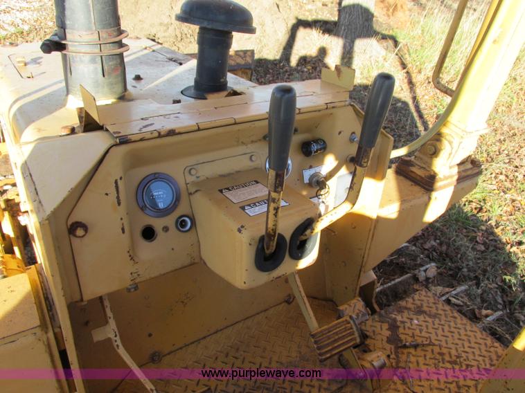 image for item F5379 1987 Komatsu D31P-17 dozer