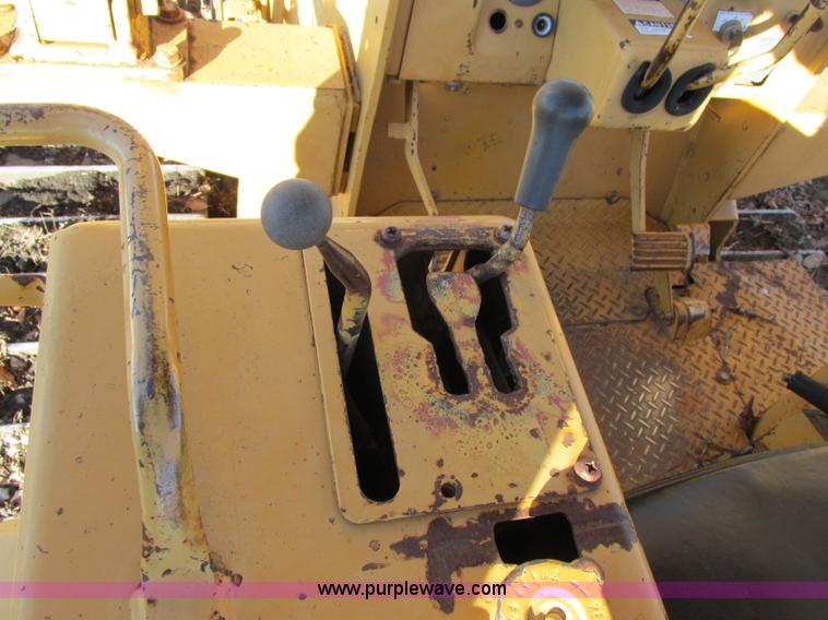image for item F5379 1987 Komatsu D31P-17 dozer