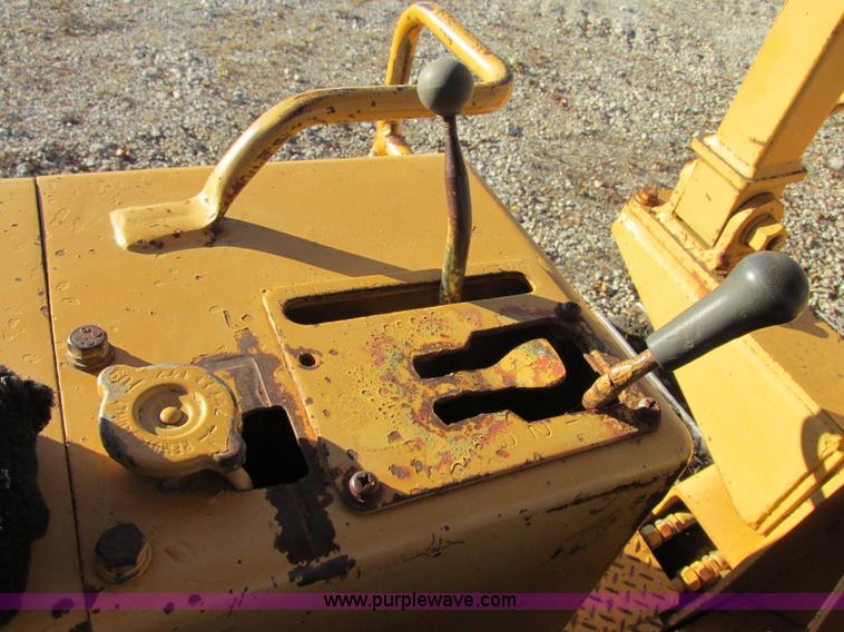 image for item F5379 1987 Komatsu D31P-17 dozer