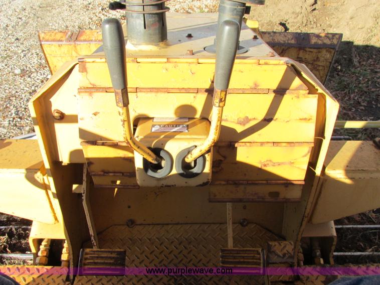 image for item F5379 1987 Komatsu D31P-17 dozer