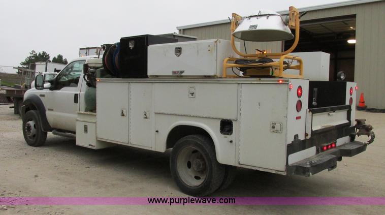 image for item F5380 2006 Ford F550 service truck