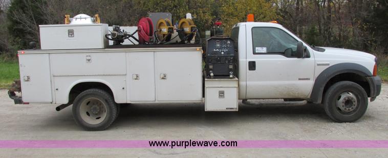 image for item F5380 2006 Ford F550 service truck