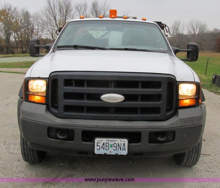 image for item F5380 2006 Ford F550 service truck