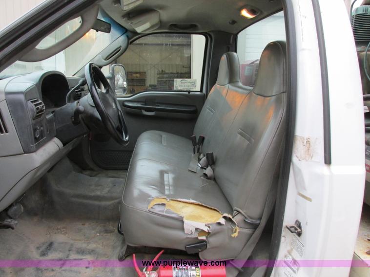 image for item F5380 2006 Ford F550 service truck